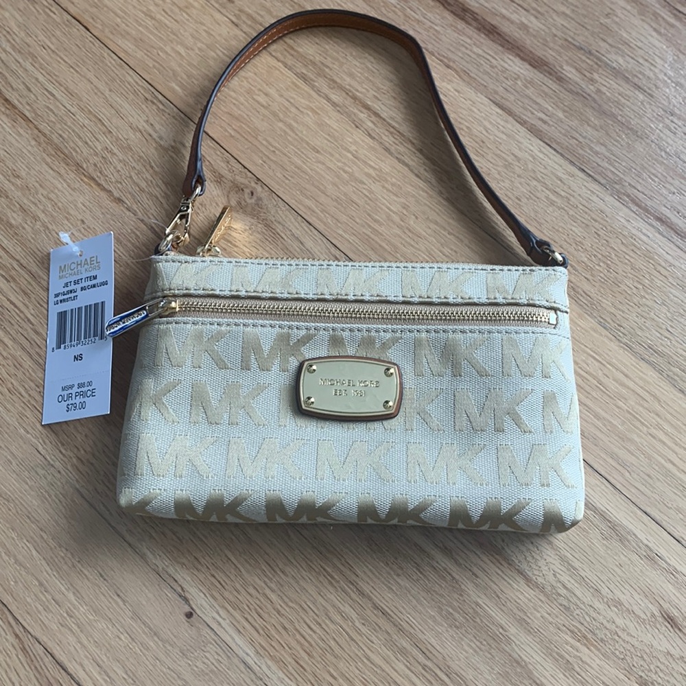 New with tags Kichael Kors wristlet